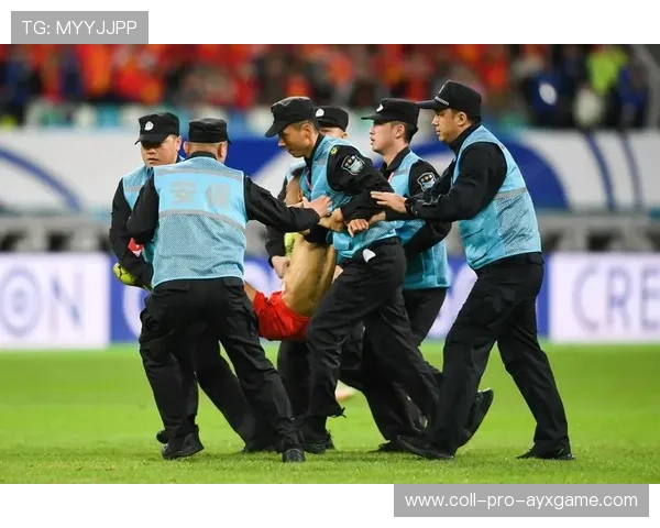 凯里再被恶犯困扰，比赛争议点燃社媒热议