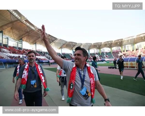 河南队保持高中场压迫，整体阵型更为紧凑