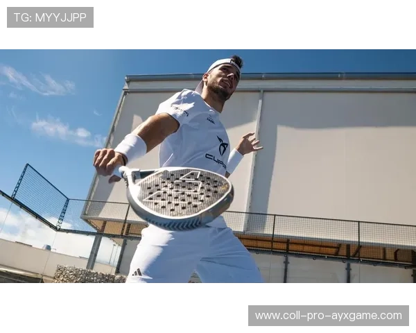 网球选手对球场角度的极致把握令人叹服